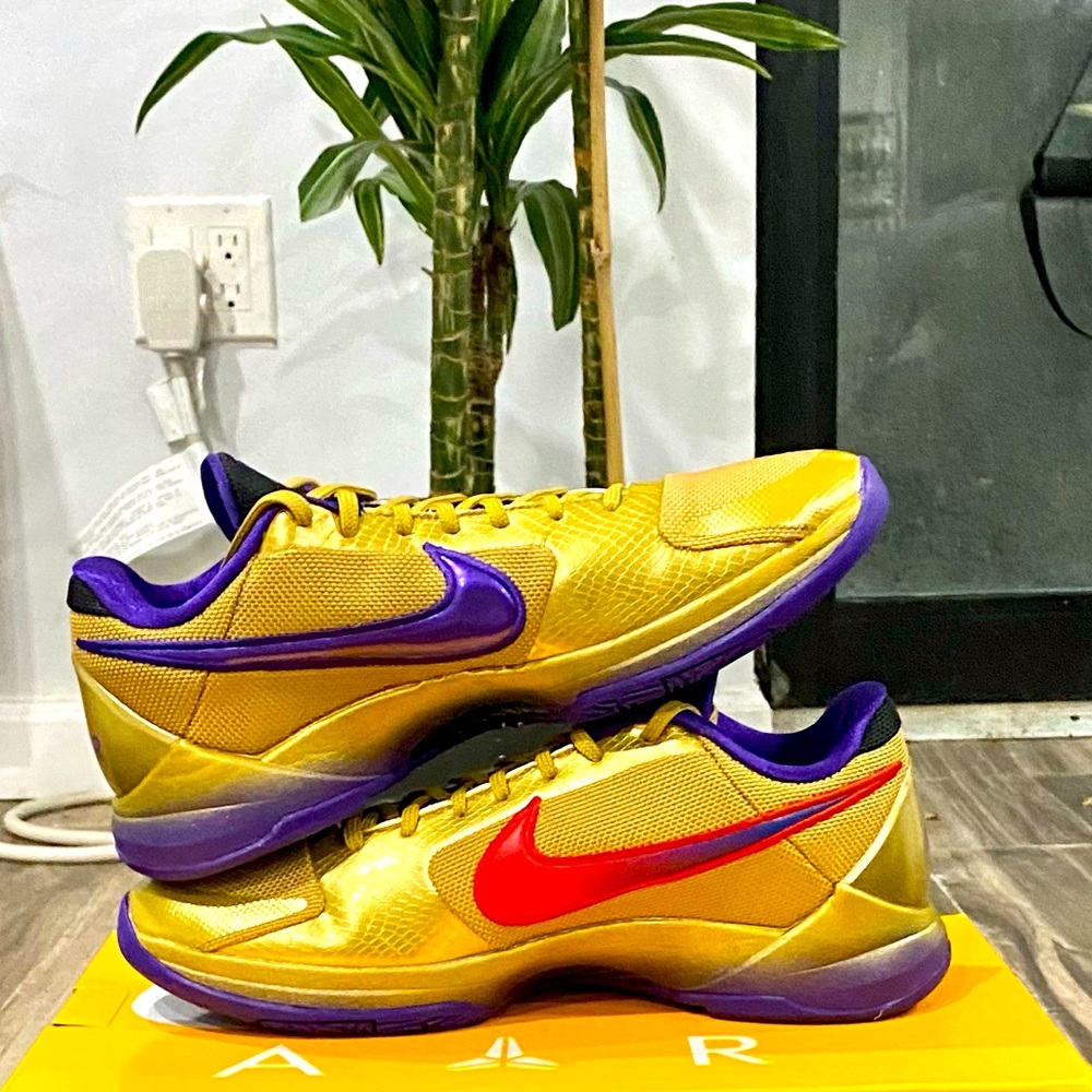 SOLD Kobe Protro V HOF Size 10